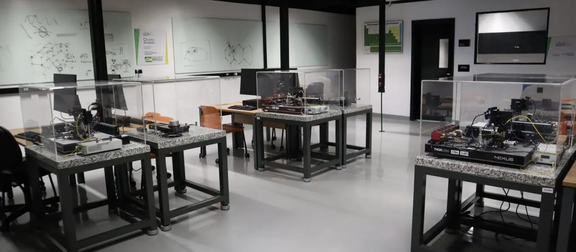 foto_5_-_faculdade_inovadora_-_laboratorio.jpg