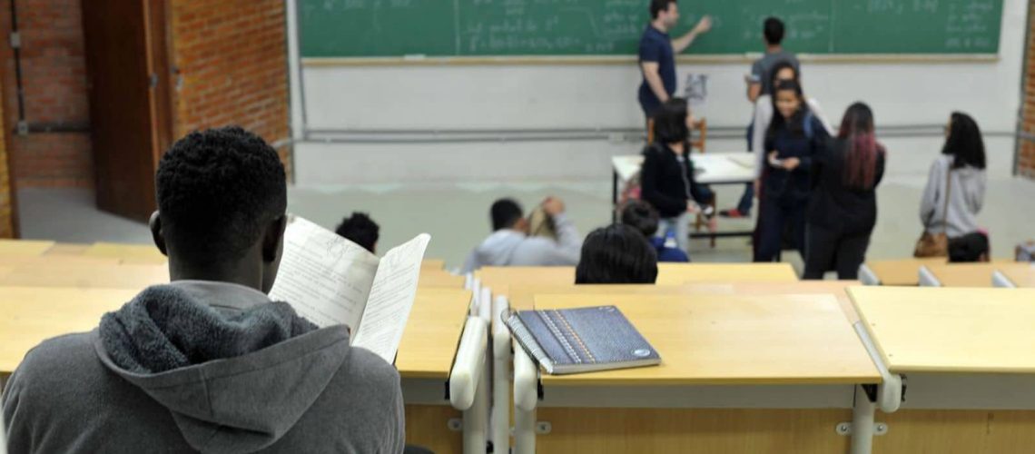 sala_de_aula.jpg sala_de_aula.jpg