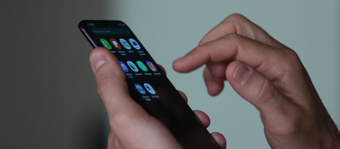 uso_de_smartphone_e_celular050720211245.jpg